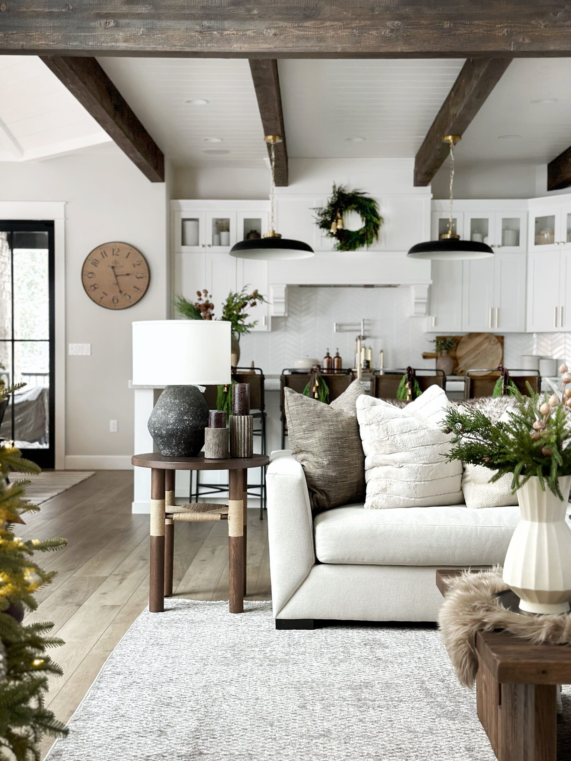 living room design, holiday home decor, side table, holiday decor, christmas decor 