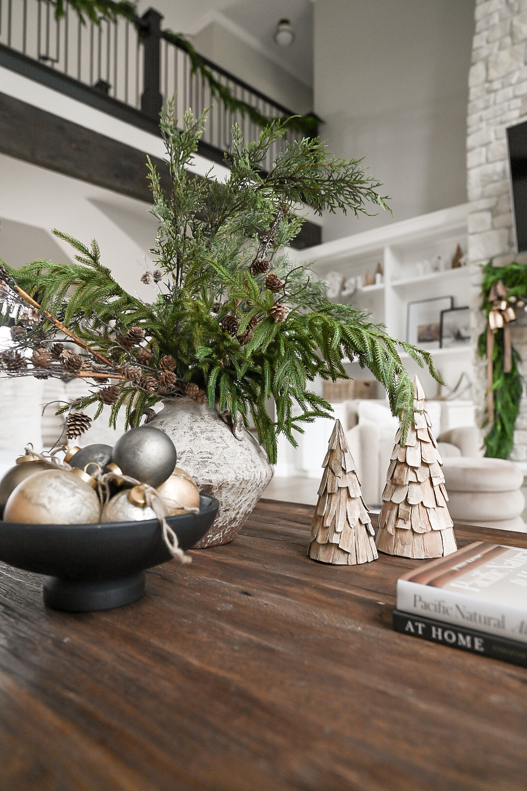 jordyn's holiday favorites | #holiday #favorites #seasonaldecor #christmas #christmasdecor #holidaydecor #holidayhouse #fauxbranch #vase #ornaments