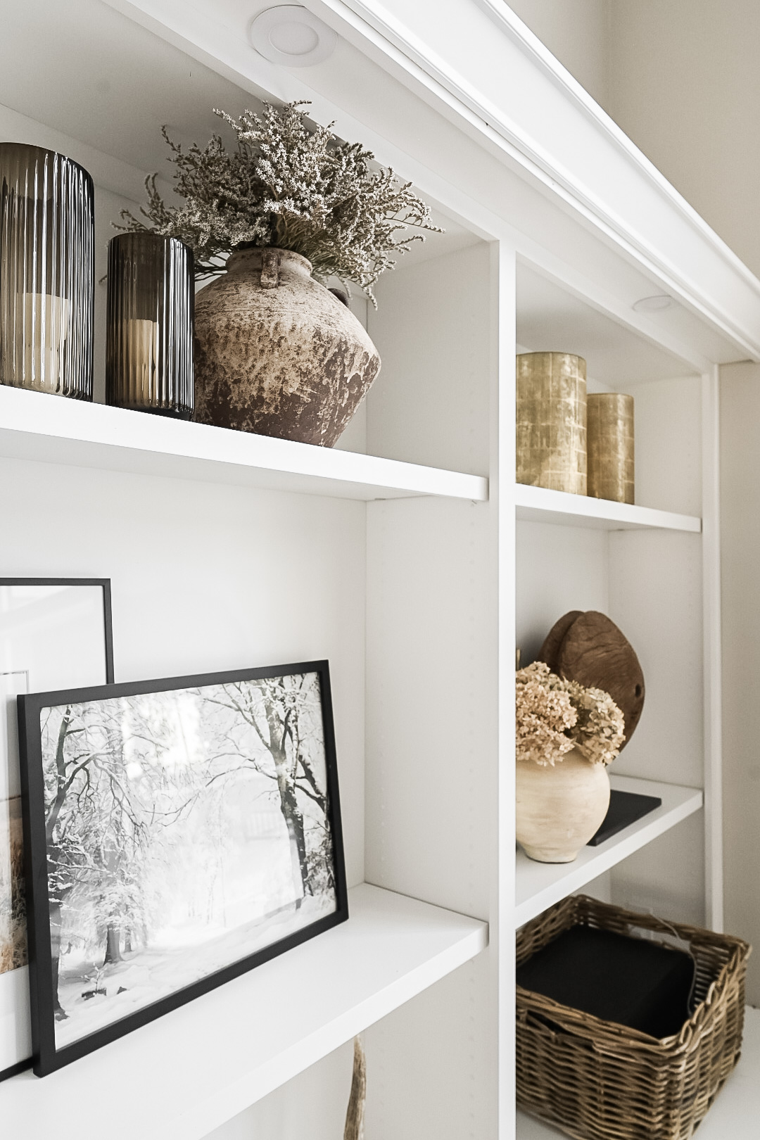 shelf styling 101 | shelf, shelf styling, home, home decor, home decor ideas, neutral, neutral home, vase, florals, built-in shelf, basket, candles