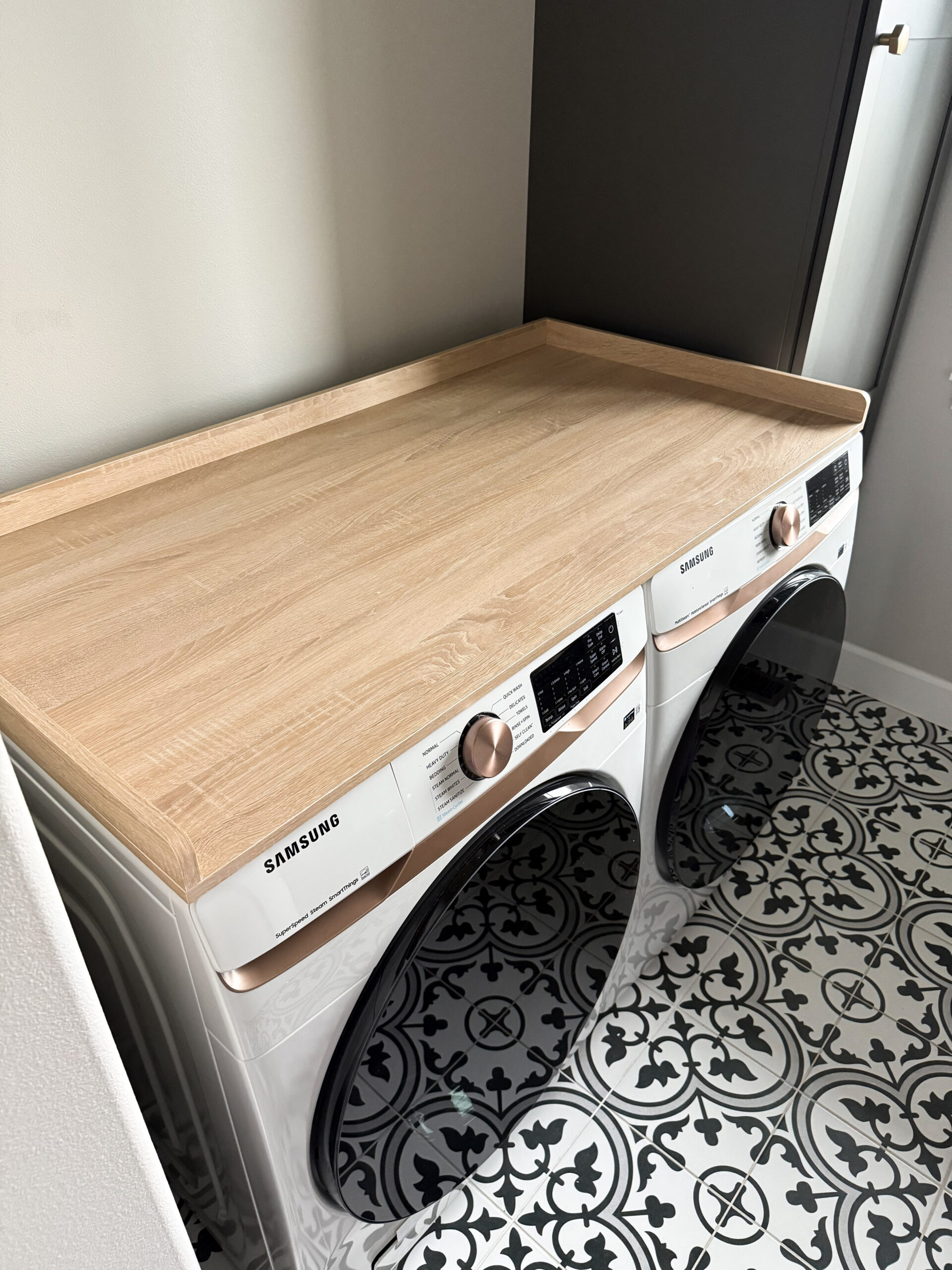 washer-dryer countertop