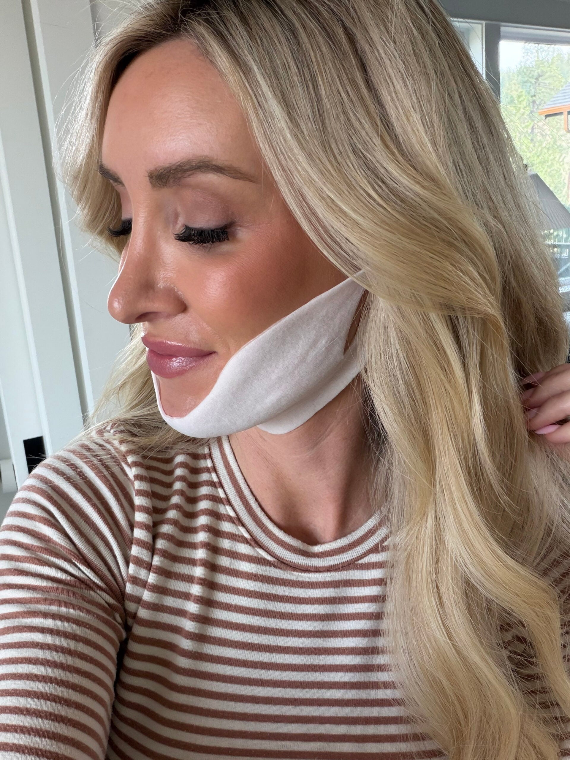 lifting chin mask